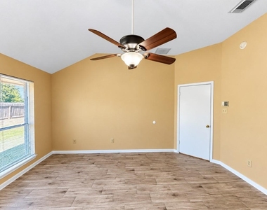 2206 Friarwood Trail - Photo Thumbnail 17