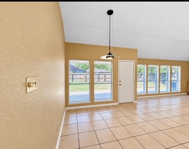 2206 Friarwood Trail - Photo Thumbnail 14
