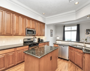 915 Asbury Street - Photo Thumbnail 17