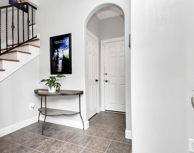 915 Asbury Street - Photo Thumbnail 2