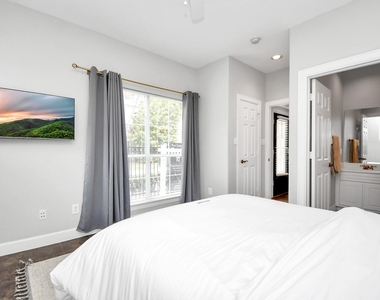 915 Asbury Street - Photo Thumbnail 3