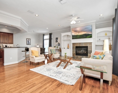 915 Asbury Street - Photo Thumbnail 9