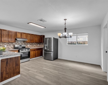 839 Darbydale Crossing Lane - Photo Thumbnail 8