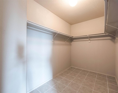 839 Darbydale Crossing Lane - Photo Thumbnail 12