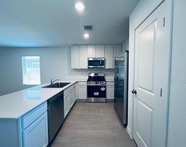 3011 Mallorca Drive - Photo Thumbnail 3