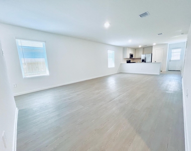 3011 Mallorca Drive - Photo Thumbnail 5