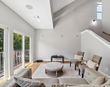 1614 Bonner Street - Photo Thumbnail 13