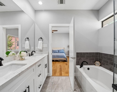 1614 Bonner Street - Photo Thumbnail 30