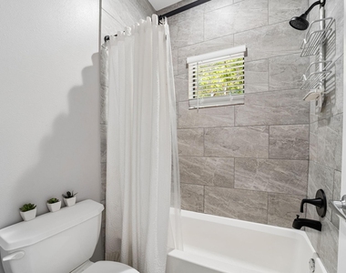 1614 Bonner Street - Photo Thumbnail 5