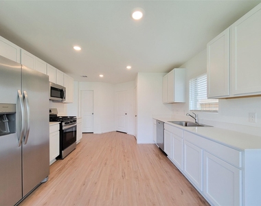 3038 Pensacola Drive - Photo Thumbnail 6