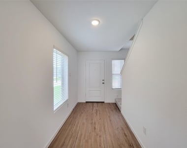 3038 Pensacola Drive - Photo Thumbnail 3