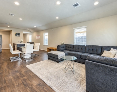 2306 Silver Plume Lane - Photo Thumbnail 5