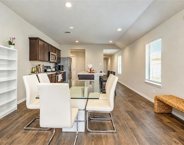 2306 Silver Plume Lane - Photo Thumbnail 10