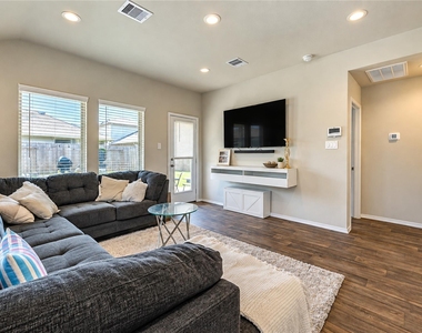 2306 Silver Plume Lane - Photo Thumbnail 8