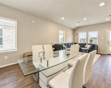 2306 Silver Plume Lane - Photo Thumbnail 14