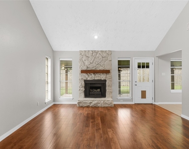16826 Cobble Ridge Drive - Photo Thumbnail 7
