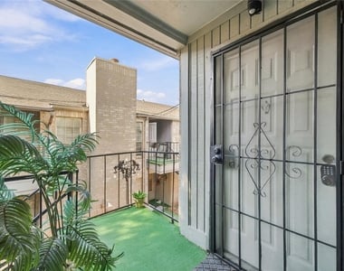 6500 Sands Point Drive - Photo Thumbnail 4