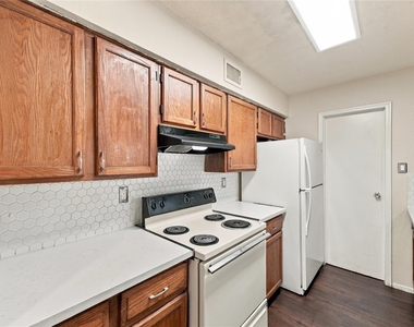 6500 Sands Point Drive - Photo Thumbnail 13