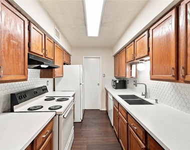 6500 Sands Point Drive - Photo Thumbnail 12