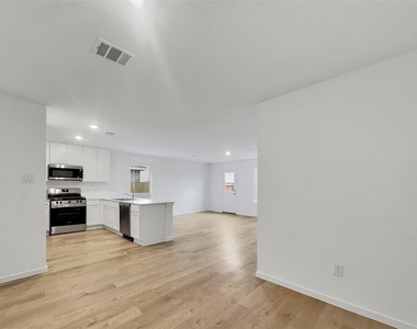 3041 Highbank Drive - Photo Thumbnail 4