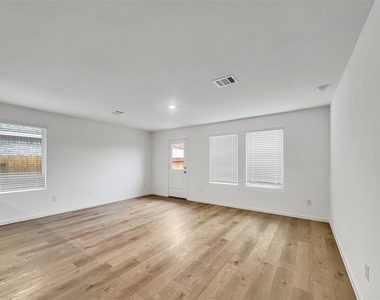 3041 Highbank Drive - Photo Thumbnail 3