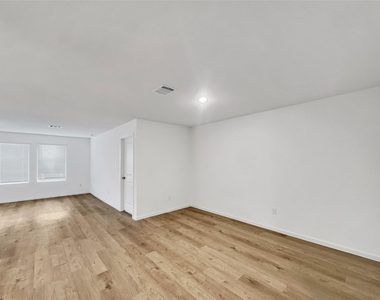 3041 Highbank Drive - Photo Thumbnail 1