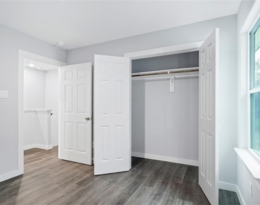 8215 Crestview Drive - Photo Thumbnail 18
