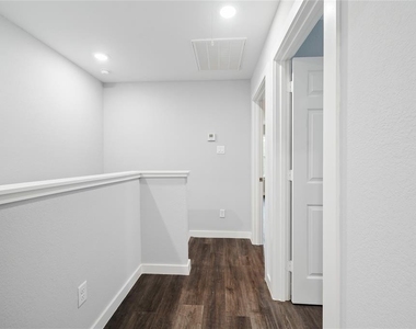 8215 Crestview Drive - Photo Thumbnail 15