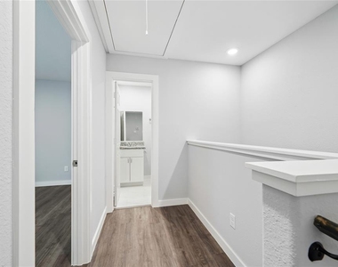 8215 Crestview Drive - Photo Thumbnail 13