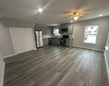 8215 Crestview Drive - Photo Thumbnail 7