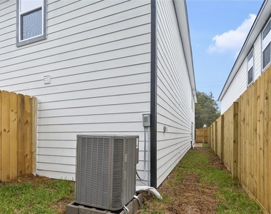 8215 Crestview Drive - Photo Thumbnail 24