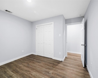 8215 Crestview Drive - Photo Thumbnail 10