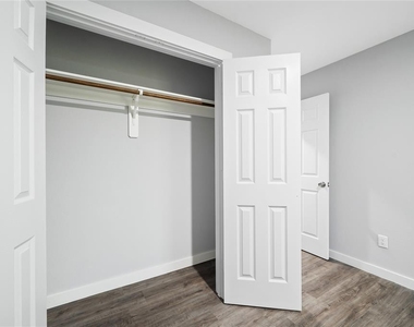 8215 Crestview Drive - Photo Thumbnail 11
