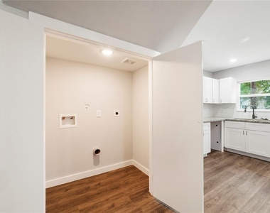 8215 Crestview Drive - Photo Thumbnail 8