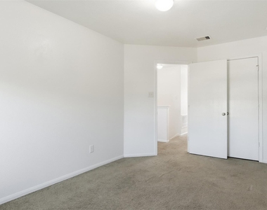 9307 Dewberry Blossom Lane - Photo Thumbnail 12