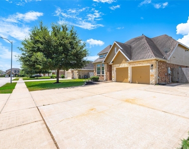 9611 Indian Trail - Photo Thumbnail 4