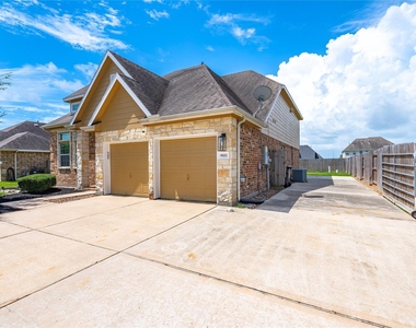 9611 Indian Trail - Photo Thumbnail 2