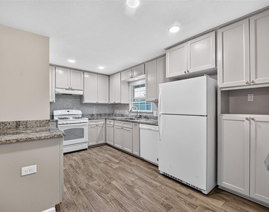 1806 Thelma Lane - Photo Thumbnail 14