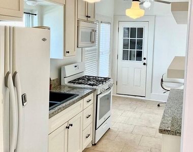 1511 Scharpe Street - Photo Thumbnail 6