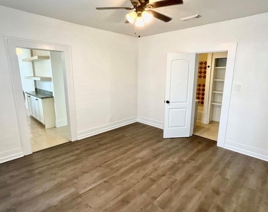 1511 Scharpe Street - Photo Thumbnail 8