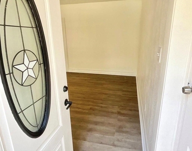 1511 Scharpe Street - Photo Thumbnail 2