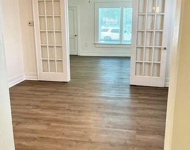 1511 Scharpe Street - Photo Thumbnail 7