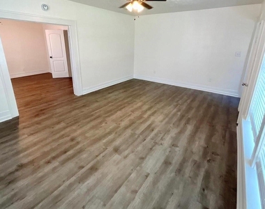 1511 Scharpe Street - Photo Thumbnail 4