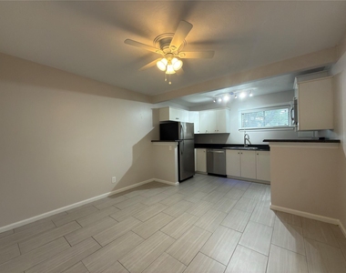 1502 Heights Boulevard - Photo Thumbnail 3