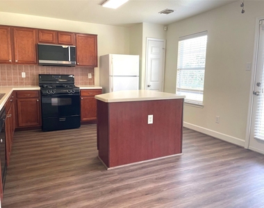 18110 Jills Way Lane - Photo Thumbnail 5