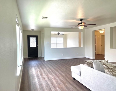 18110 Jills Way Lane - Photo Thumbnail 3