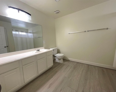 18110 Jills Way Lane - Photo Thumbnail 13