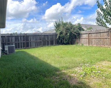18110 Jills Way Lane - Photo Thumbnail 23
