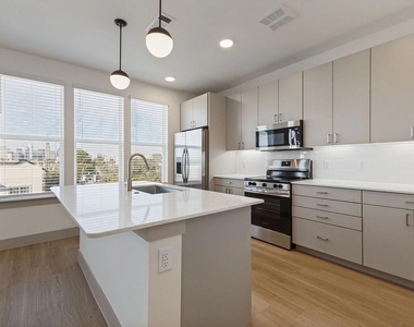 1506 N Prairie Avenue - Photo Thumbnail 6
