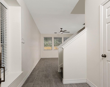 7 Peach Ridge Drive - Photo Thumbnail 4